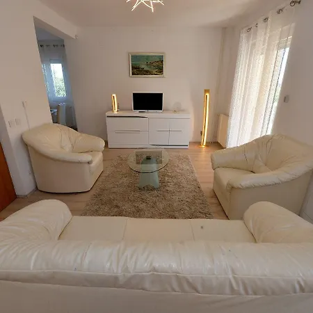 Olive Garden - Swimming Pool Apartman Biograd Na Moru